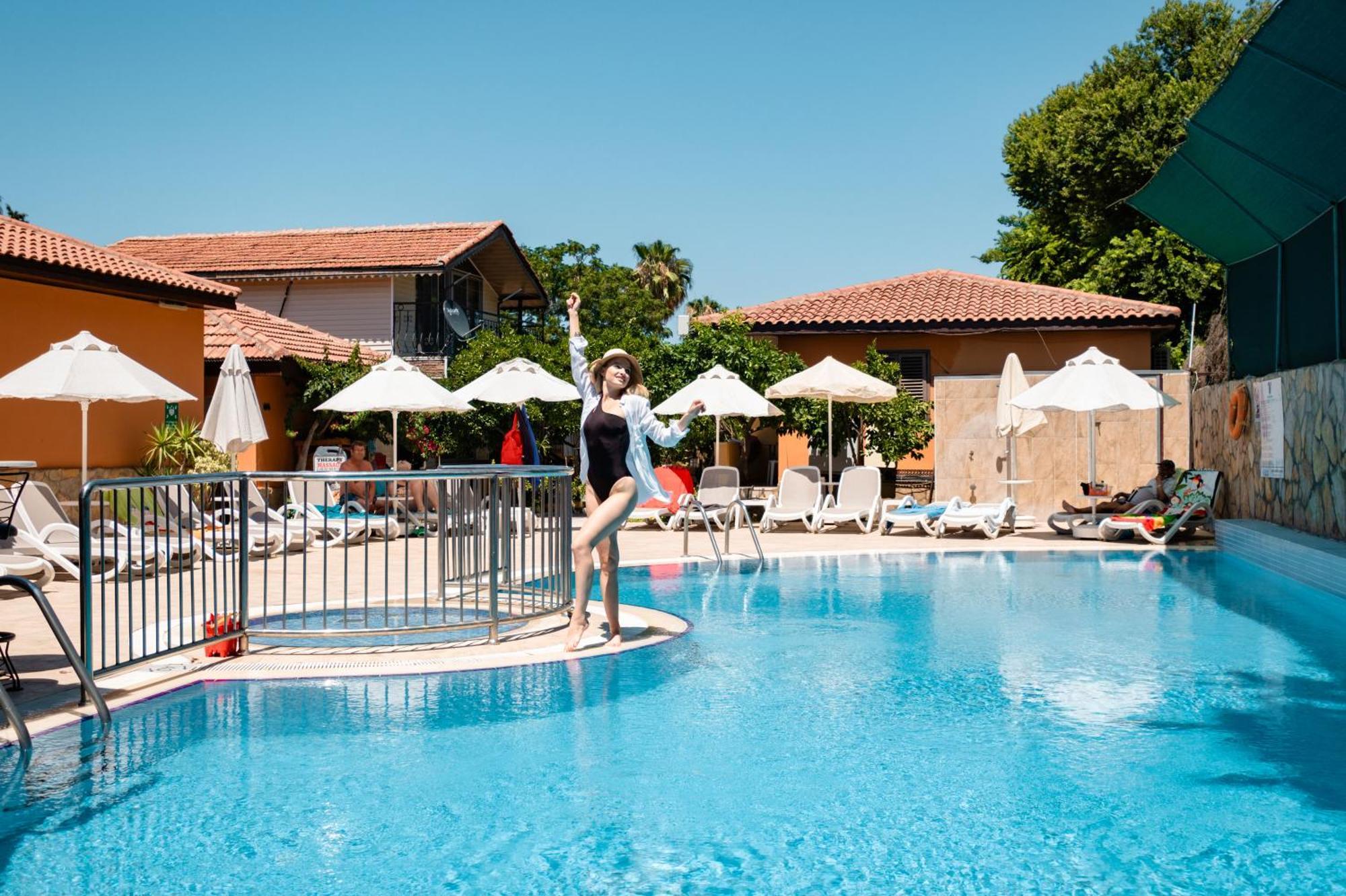 Ozlem Garden Hotel Side Exterior foto